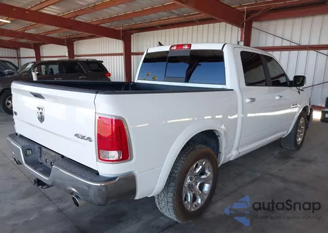 2017 Ram 1500 Laramie 4X4 5'7 Box z USA, uszkodzony, nr VIN 1C6RR7NT9HS740887